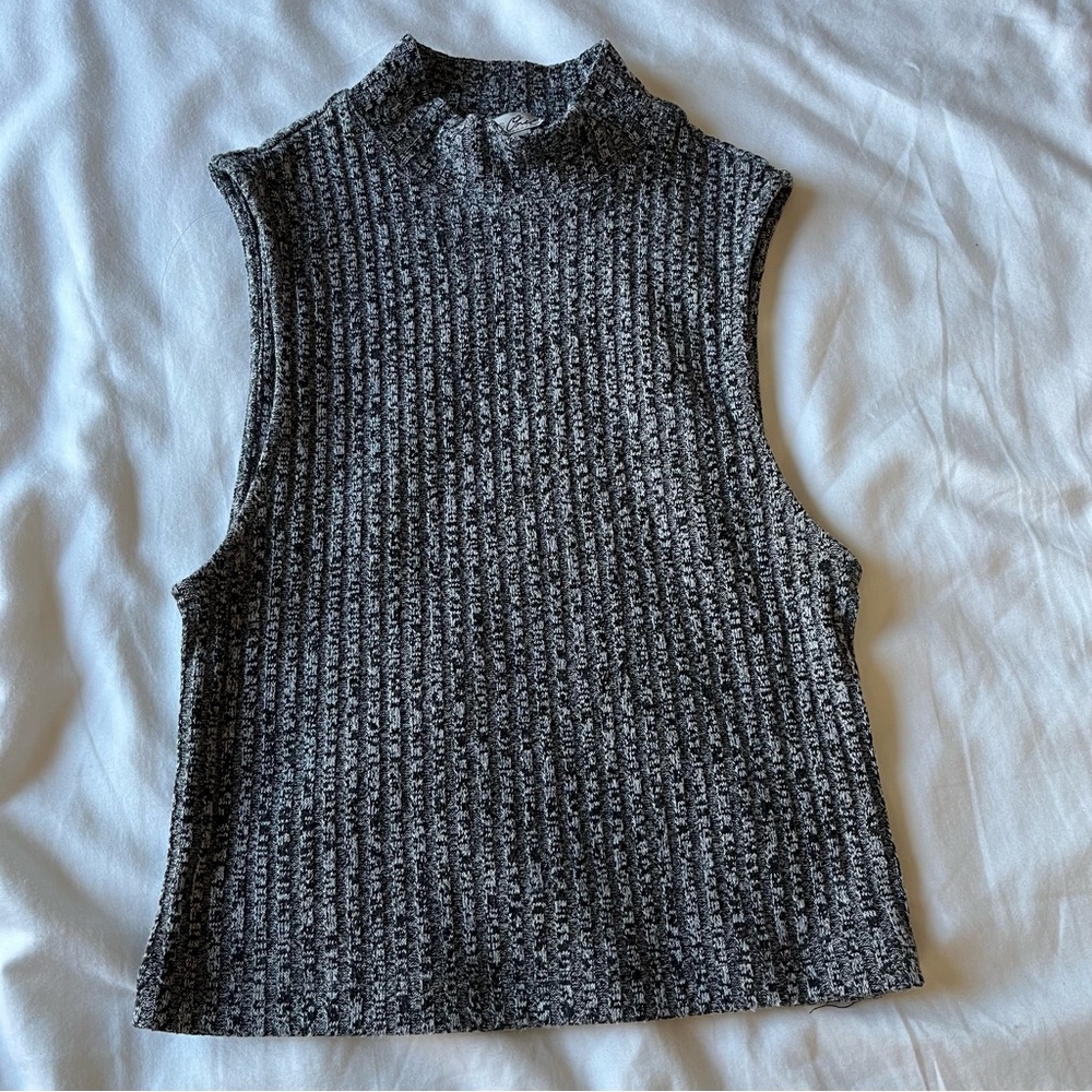 Express mock neck crop sweater tank XS
